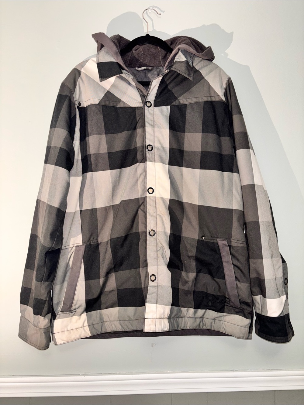 Under Armour Men's Black & Gray Plaid Hooded Puffer Jacket